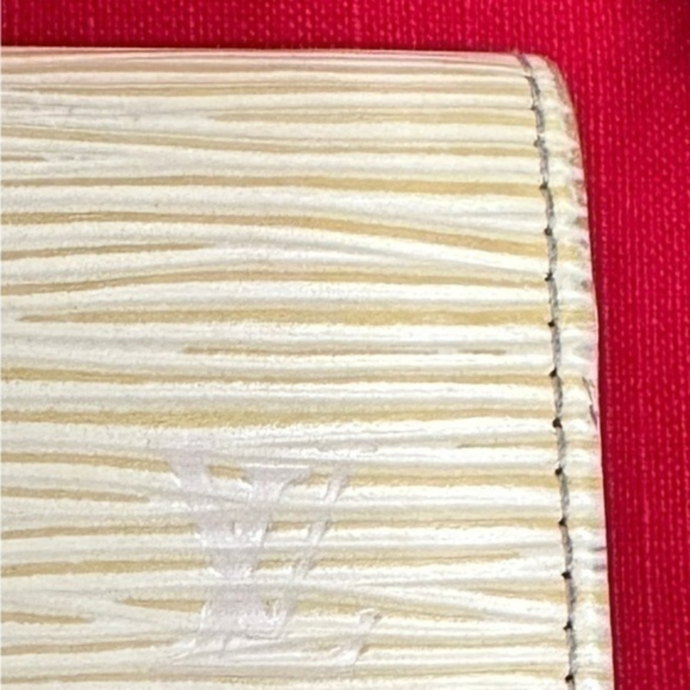 AUTHENTICATED Louis Vuitton key holder. Good condition. - Picture 3 of 13